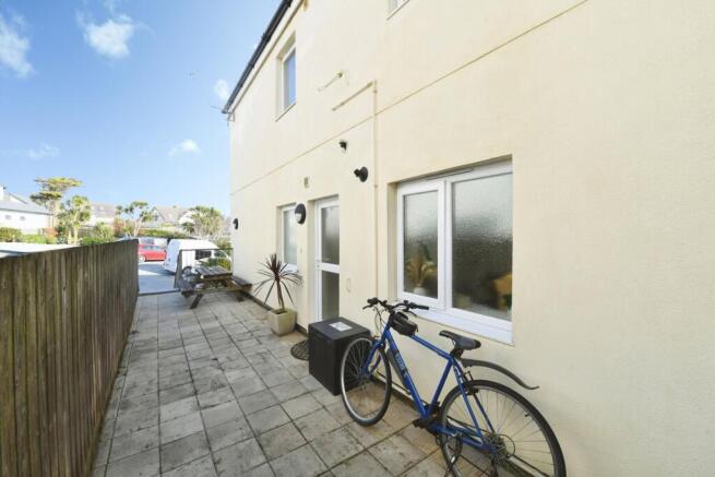 2 bed property, in Watergate Road, £235,000