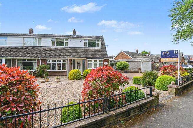 3 bed property, in St. Peters Avenue, £210,000