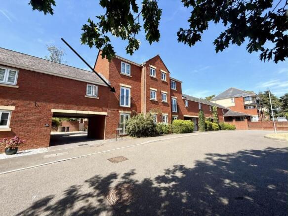 2 bed property, in Russell Walk, £225,000