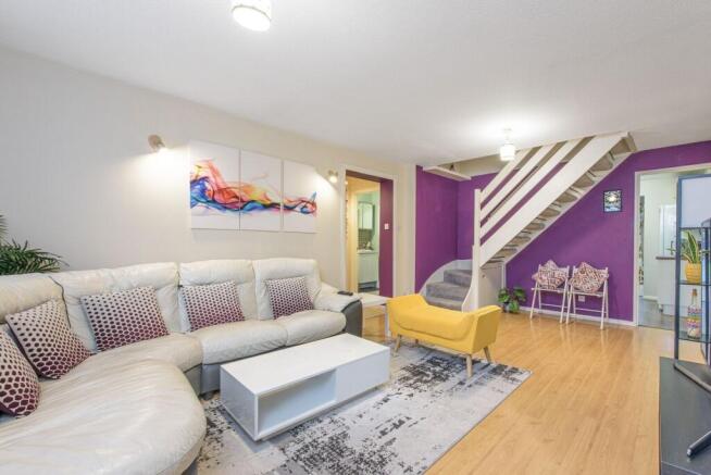 3 bed property, in Sellwood Drive, £650,000
