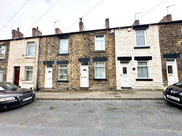 2 bed property, in Osborne Street, £65,000