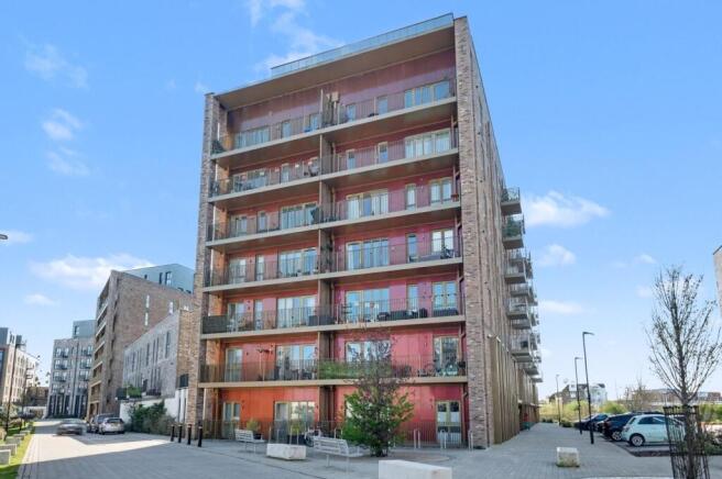 1 bed property, in Wharf Road, £220,000