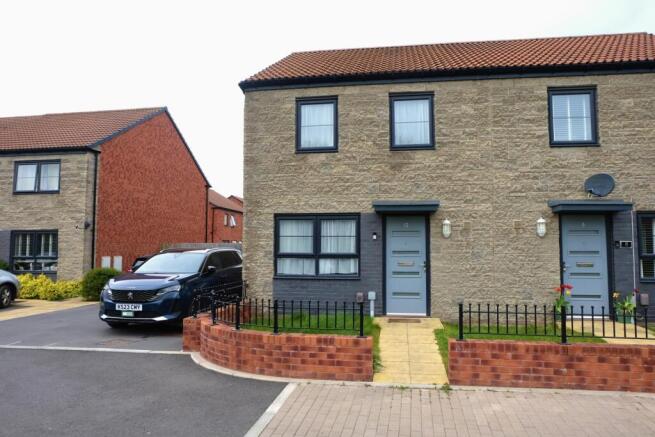 3 bed property, in Taylor Crescent, £335,000