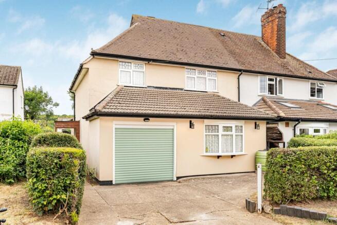 2 bed property, in High Street, £550,000