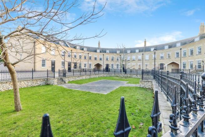 7 bed property, in The Colosseum, £799,950