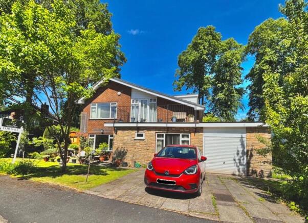 4 bed property, in Moss Bank, £665,000