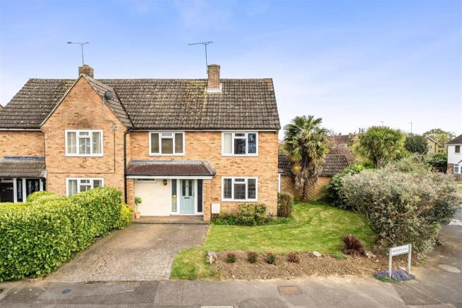 3 bed property, in Woodleas, £425,000