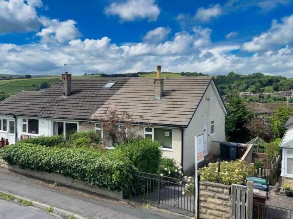 2 bed property, in Gillstone Drive, £189,950