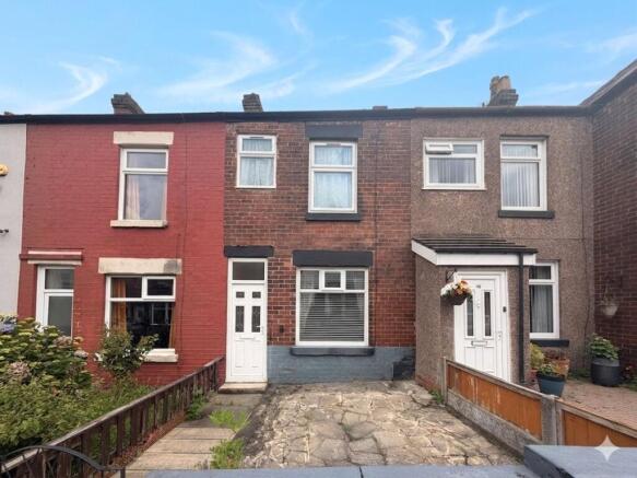 2 bed property, in Mary Street West, £140,000