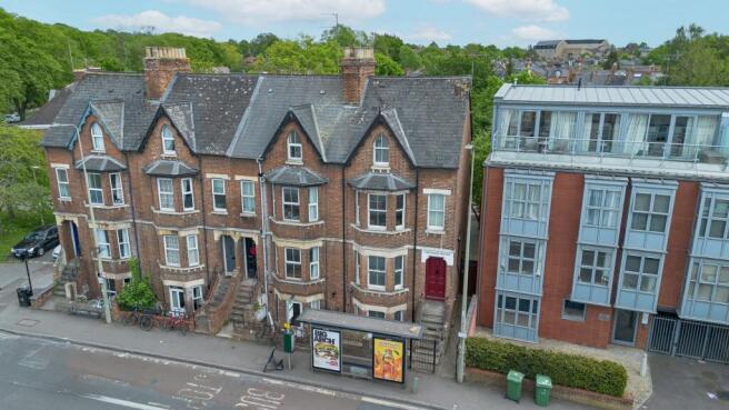 6 bed property, in St. Clements Street, £900,000