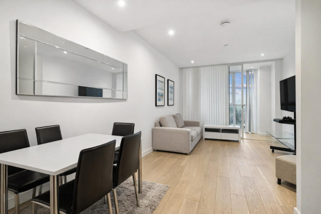 1 bed property, in Sky Gardens, £565,000