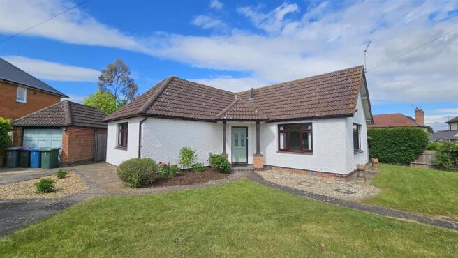 2 bed property, in Tithby Road, £375,000