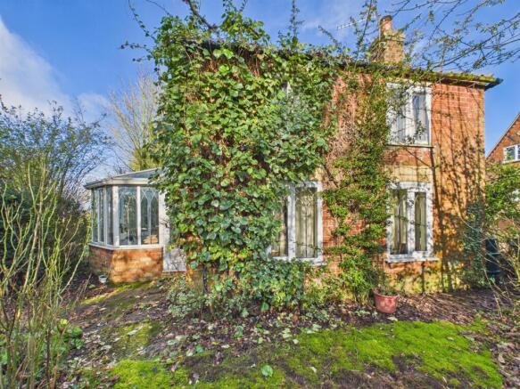 2 bed property, in Rose Cottage, £220,000
