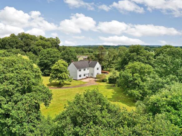4 bed property, in Aylesbeare, £700,000