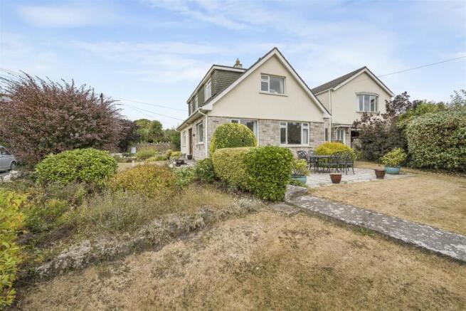 4 bed property, in Llanmaes, £450,000