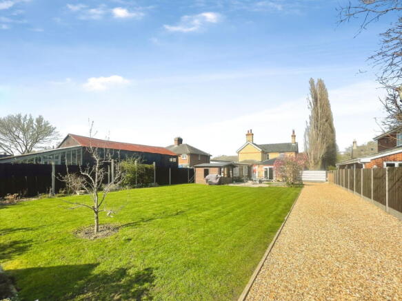 3 bed property, in Stotfold Road, £750,000