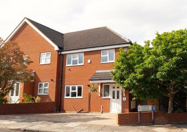 4 bed property, in Temple Grove, £780,000