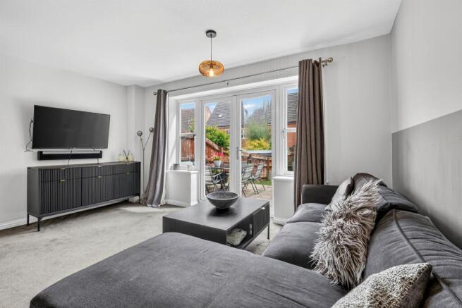 3 bed property, in Banks Crescent, £325,000