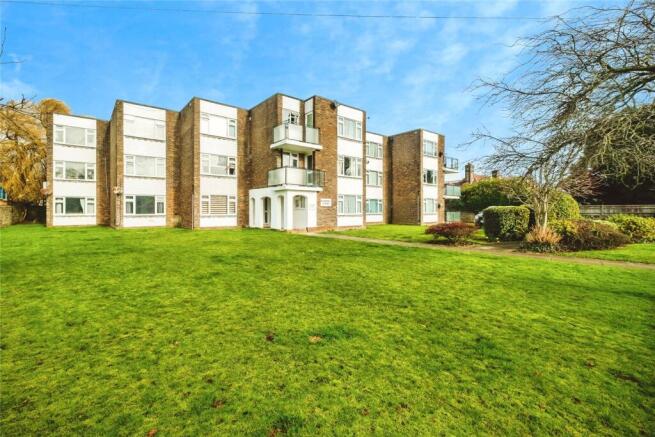 1 bed property, in Chesswood Road, £95,000