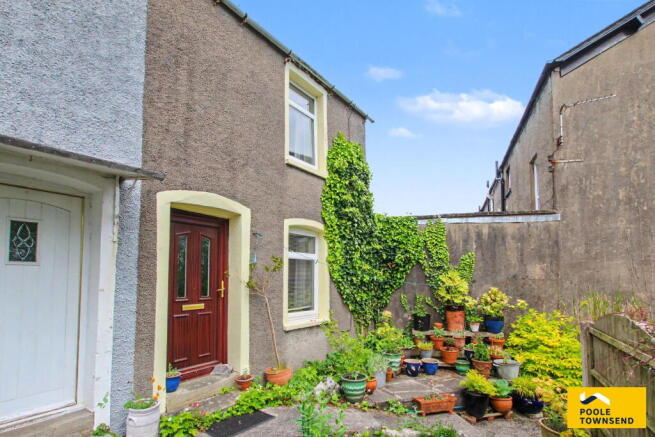 2 bed property, in Oubas Hill, £195,000