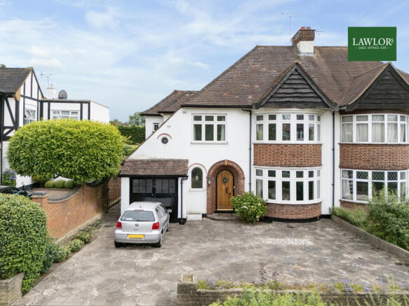 4 bed property, in Malvern Drive, £1,150,000