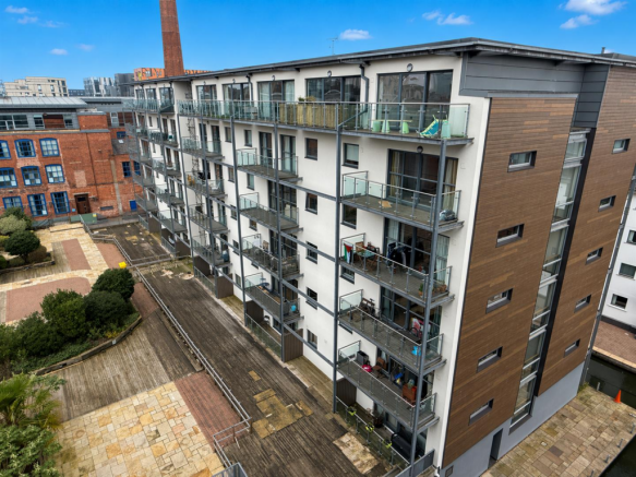 2 bed property, in Pollard Street, £150,000