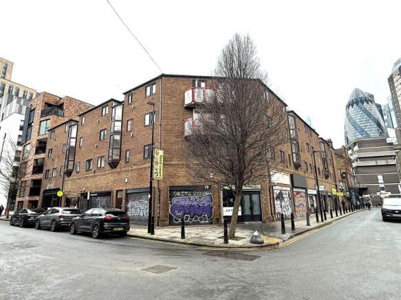 1 bed property, in New Goulston Street, £395,000