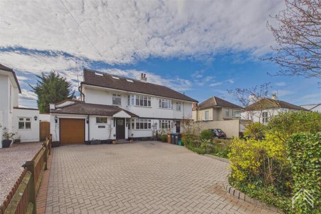 4 bed property, in Ellenbrook Lane, £750,000