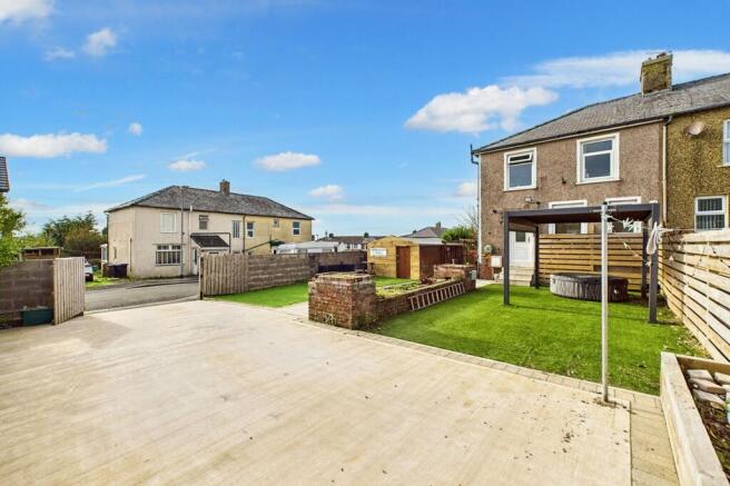 2 bed property, in Haig Avenue, £145,000
