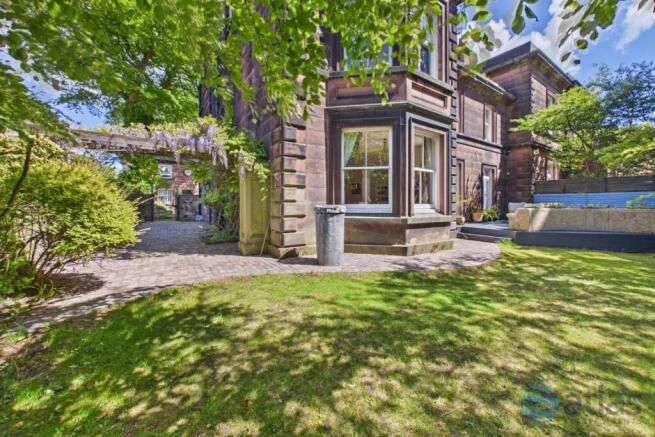 8 bed property, in Beaconsfield Road, £900,000