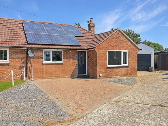 2 bed property, in Cornwall Gardens, £400,000