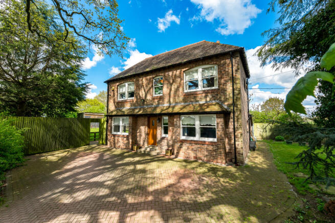 3 bed property, in The Rowans, £525,000