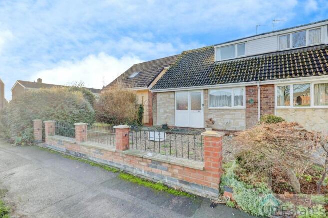 3 bed property, in Firs Drive, £340,000