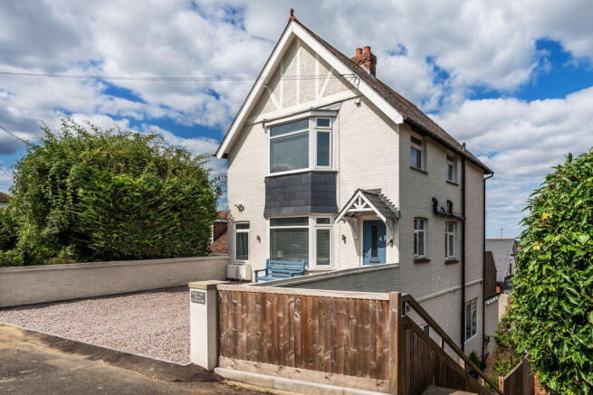 5 bed property, in Hastings Road, £750,000