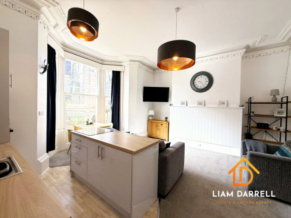 2 bed property, in Albion Road, £94,500