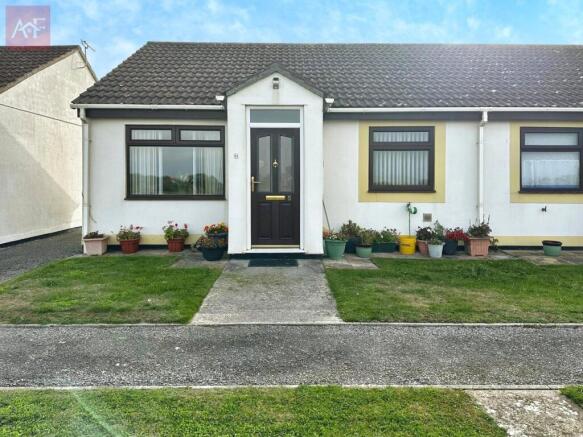 2 bed property, in Knoll Park, £195,000