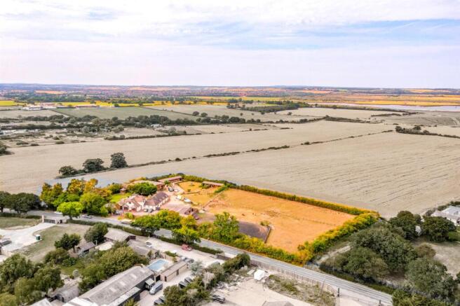 4 bed property, in Lower Road, £1,400,000