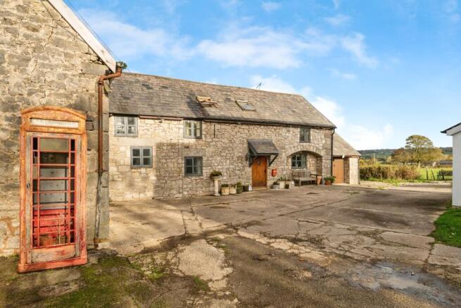 3 bed property, in Mynydd Llan, £450,000