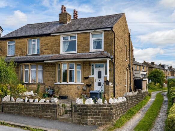 3 bed property, in Arncliffe Road, £130,000