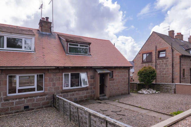 2 bed property, in Rectory Drive, £80,000
