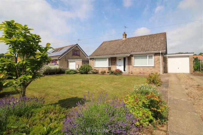 3 bed property, in Low Road, £220,000