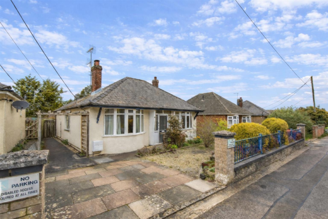 2 bed property, in New Road, £315,000