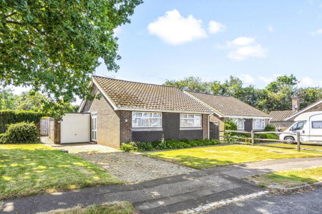 2 bed property, in Fir Tree Way, £575,000