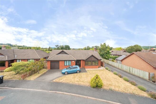 3 bed property, in Coppice Drive, £340,000