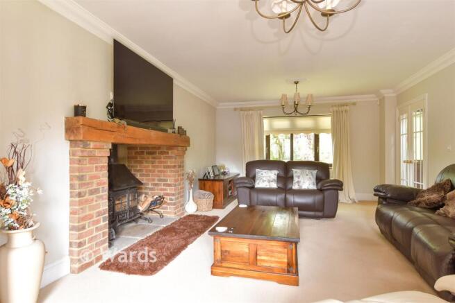 3 bed property, in Whitepost Lane, £725,000