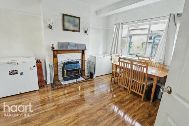 3 bed property, in Oaks Lane, £600,000