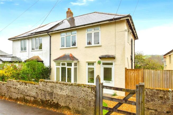 3 bed property, in Rose Hill, £340,000