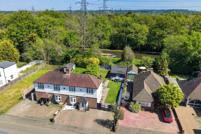 3 bed property, in Common Lane, £650,000
