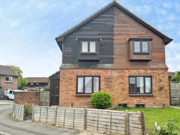 1 bed property, in Danvers Way, £140,000