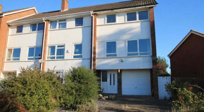 3 bed property, in Mead Way, £550,000